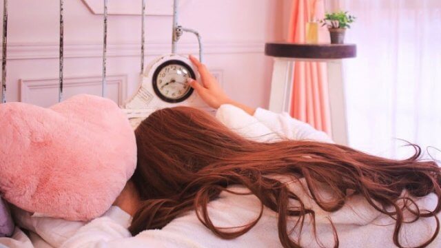 生理中に眠くなる?熟睡できない原因とその対策